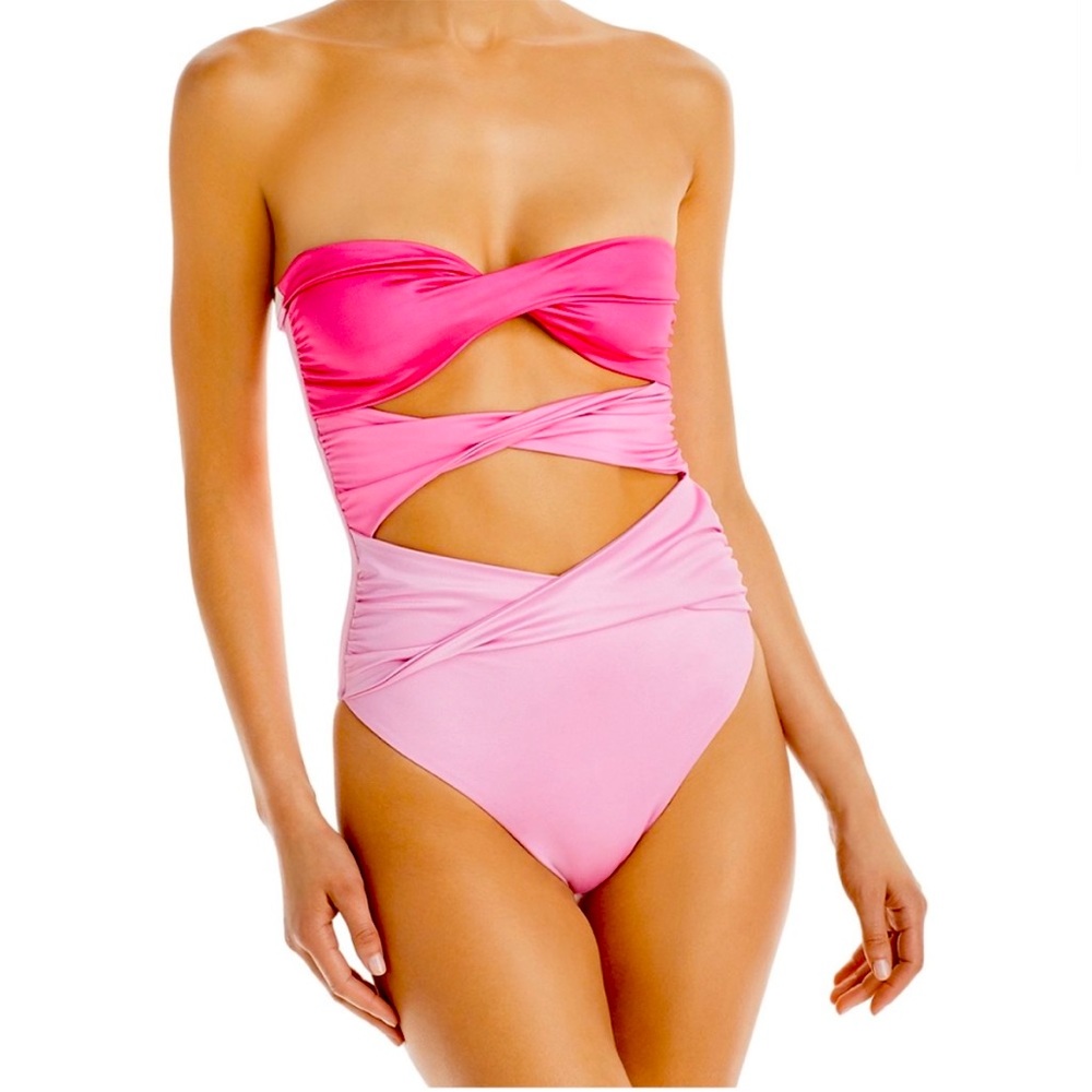 Ola swimsuit by BAOBAB
80% nylon/20% elastane
Lining: 80% nylon/20% elastane
